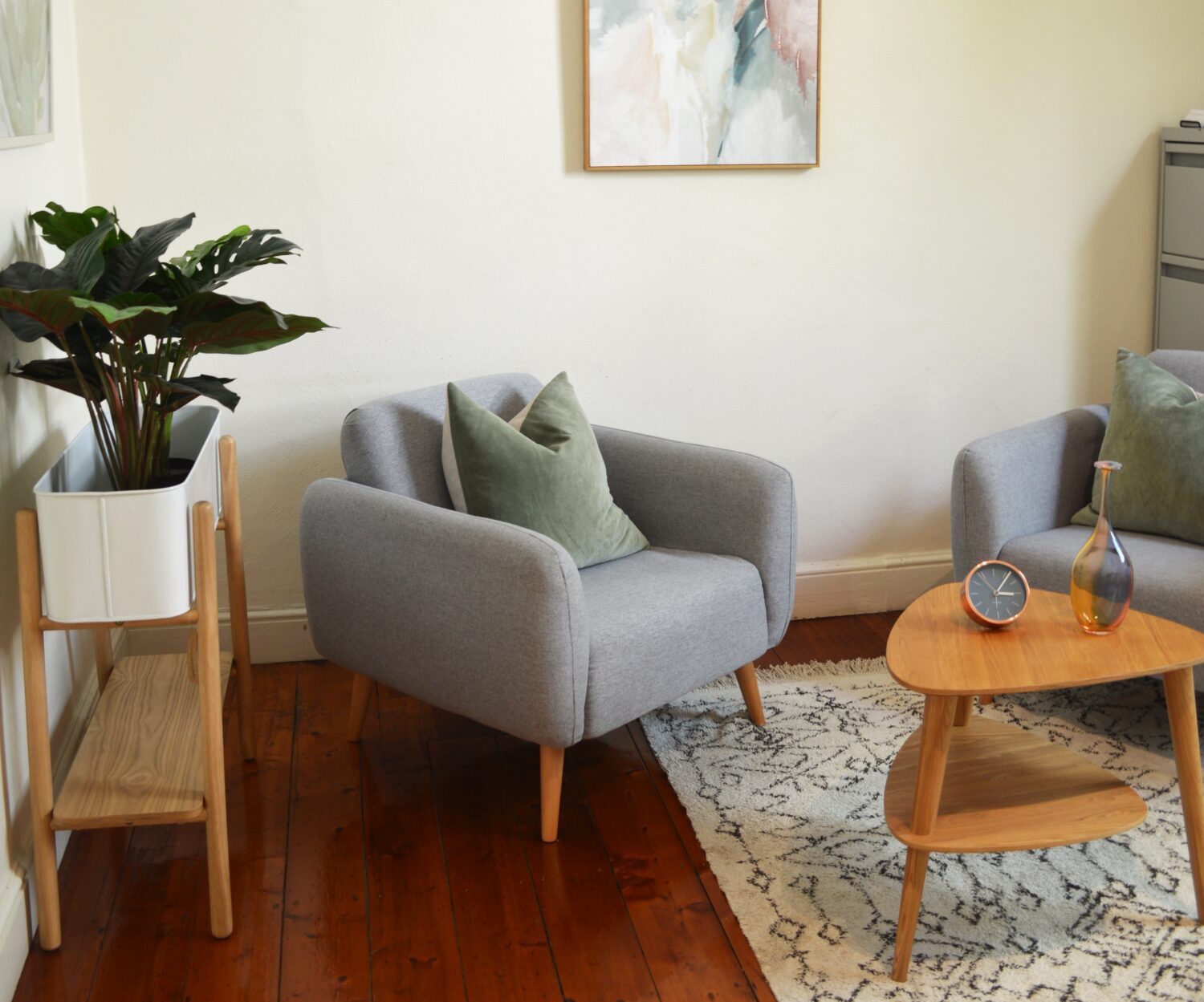 A picture of a therapy room at Peaceful Mind Psychology